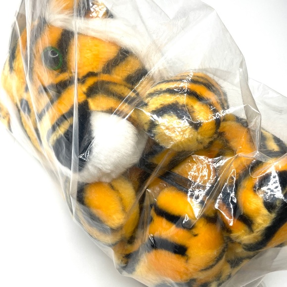 Golf Digest Tiger Plush Headcover - Picture 5 of 11